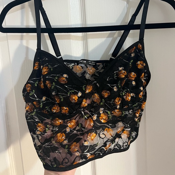 Floral Lace Crop Top - Picture 2 of 4